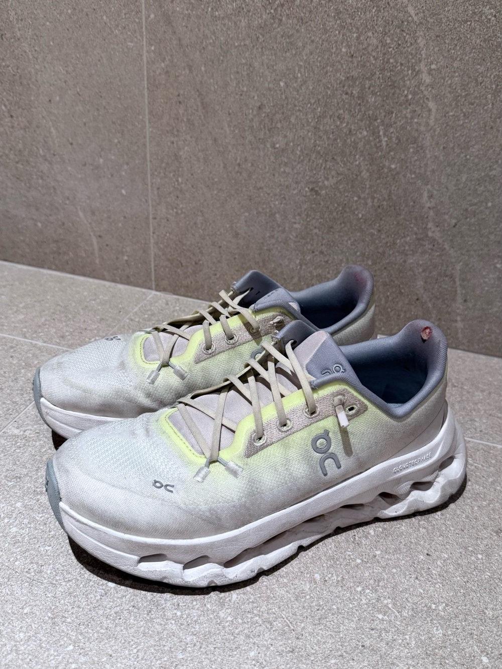 [On Running] Cloudtilt Women's Sneakers in Light Gray with Neon Yellow Accents